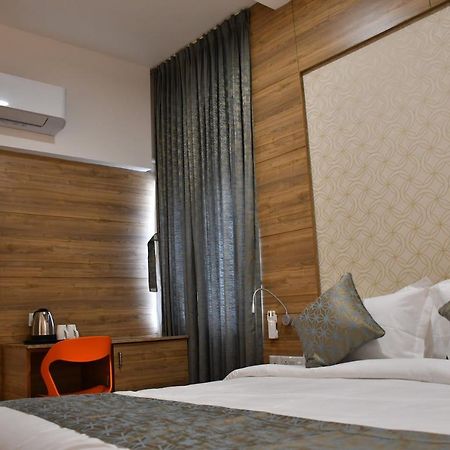Adhikrishna Arcade Hotell Erode Eksteriør bilde