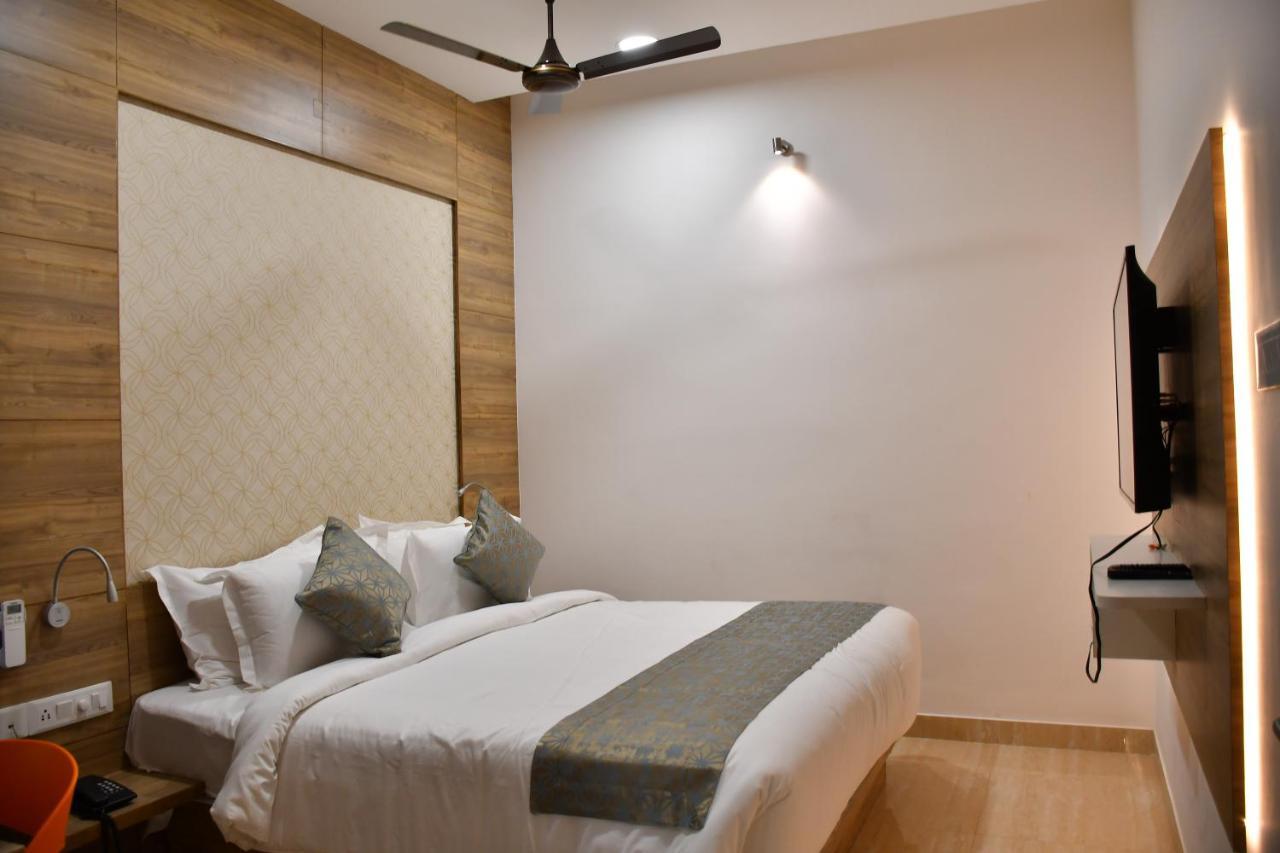 Adhikrishna Arcade Hotell Erode Eksteriør bilde